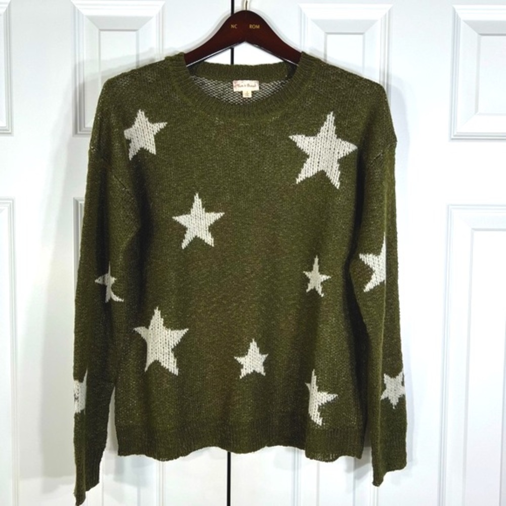 Hem & Thread Green w/ Stars pull over sweater